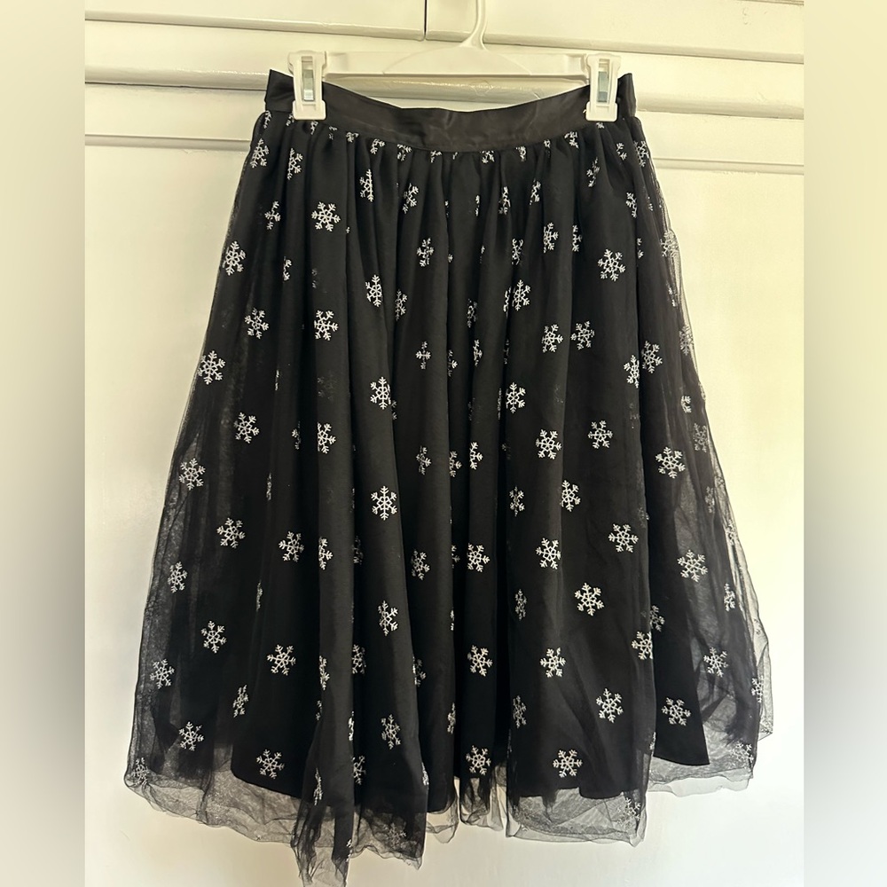 Hellbunny size small holiday / Christmas party skirt. Black silver snowflakes